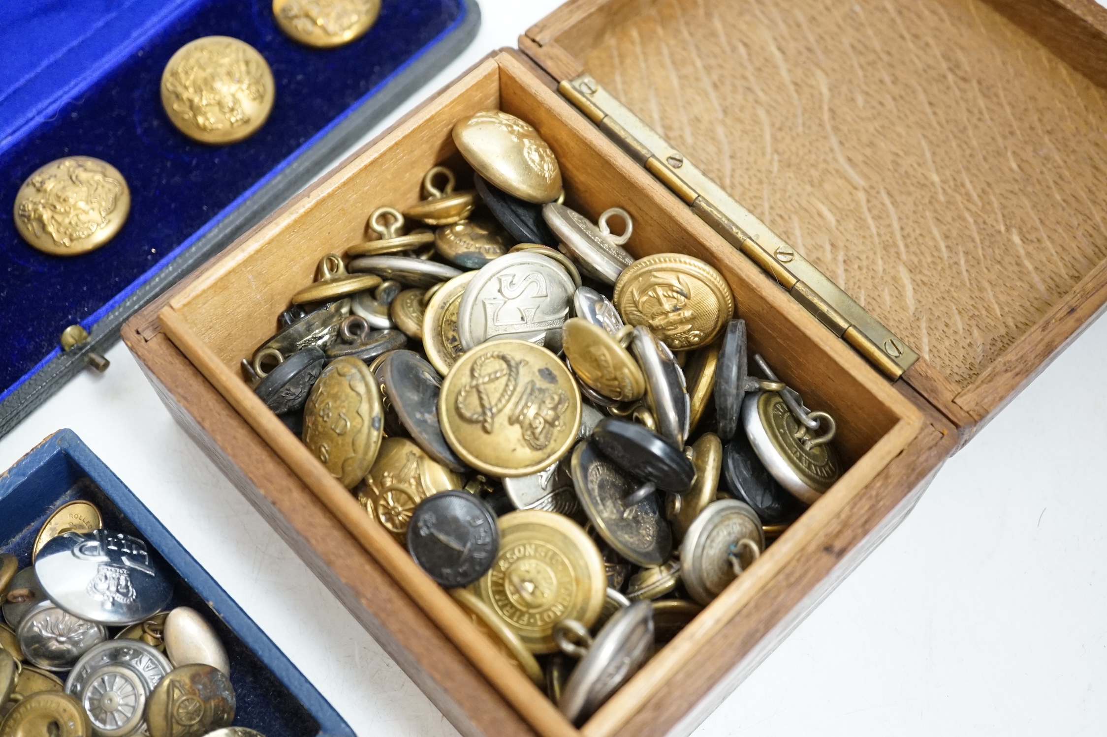 A large collection of military buttons etc. Condition - varies